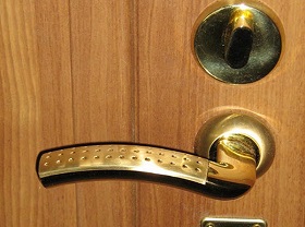 Замена дверной ручки входной двери в Нижнекамске